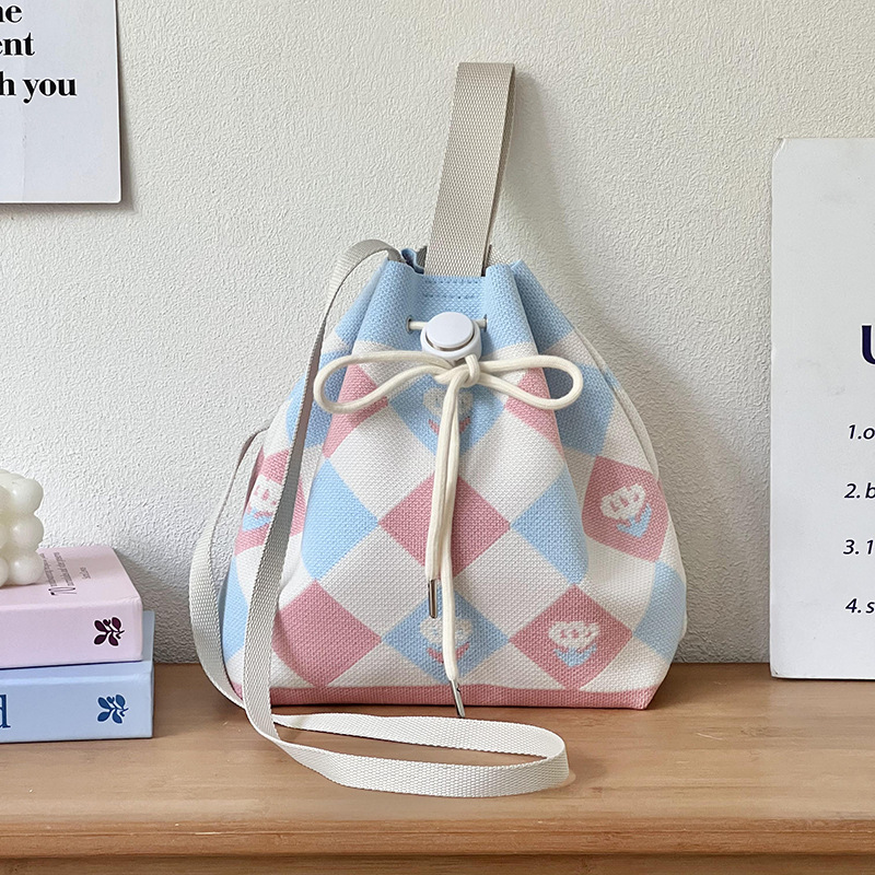 2025 nuevo diseño japonés y coreano simple bolso de hombro de punto de moda femenina versátil bolso portátil de viaje de verano