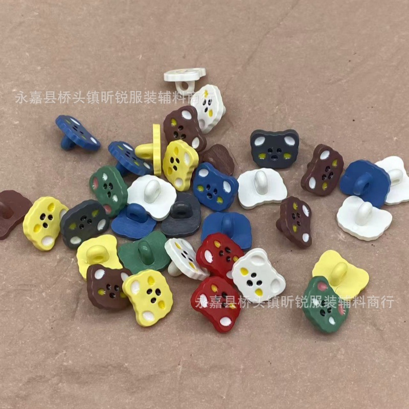 新款彩色熊头塑料喷漆纽扣可爱卡通风宝宝外套毛衣睡衣开衫装饰扣