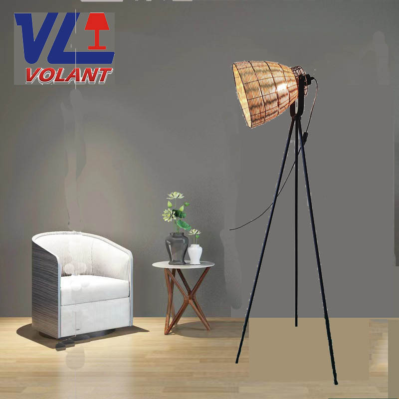 Transición fronteriza nórdica trenzado trípode vertical minimalista sala de estar estudio industrial luz de piso al por mayor minimalista