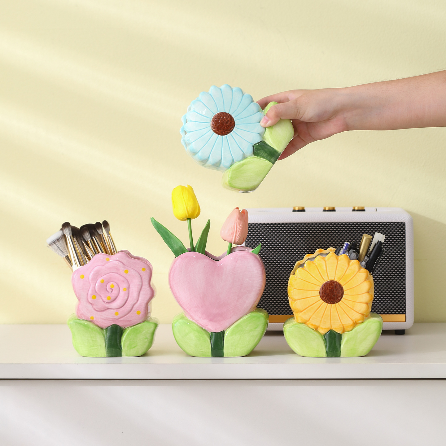 Cute Flower Pen Holder Makeup Brush Bucket Room Dressing Table Desktop Storage Ornaments Office Stationery Storage Rack