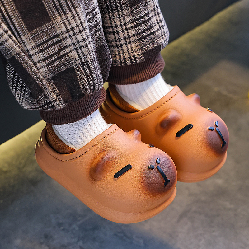 2025 nueva bolsa de invierno para niños Capibara zapatos de tacones de algodón para niños y niñas calientes impermeables para niños pequeños trapos de algodón para niños