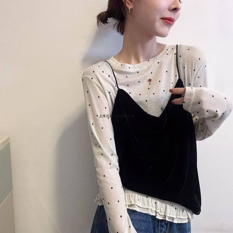 French-style retro black velvet camisole set for women, perfect for autumn, petite sizes, sweet layered look with polka dot T-shirt, two-piece outfit