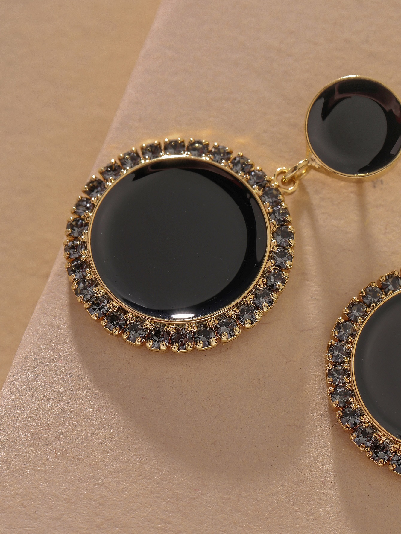 Fashion Retro Black Round Diamond Earrings display picture 5