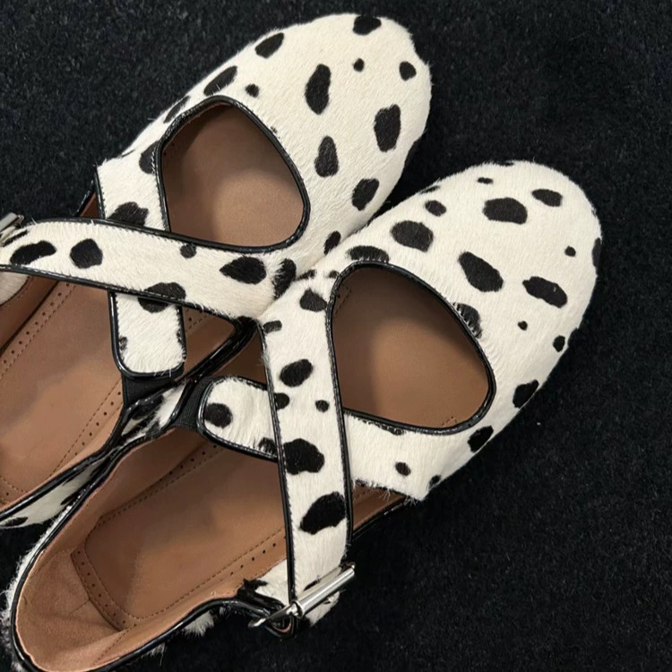 Овчинная версия ~ Новые кроссовки с пряжкой ремня бабушки одиночные туфли женские легкие туфли с круглой головкой дикие удобные ленивые плоские туфли