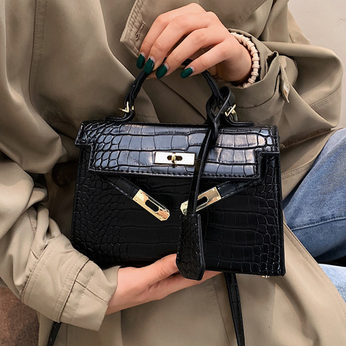 High-end fashion versatile small square handbag autumn and winter retro crocodile pattern crossbody bag new niche women's bag
