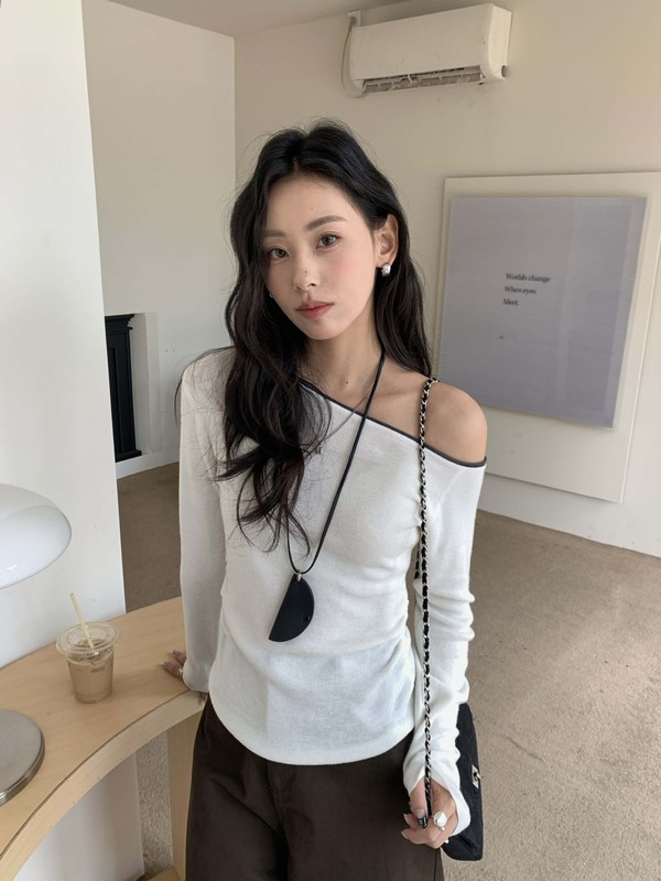 广州黄峥巨好看针织打底衫女内搭早秋韩系穿搭别致斜肩上衣530068|undefined