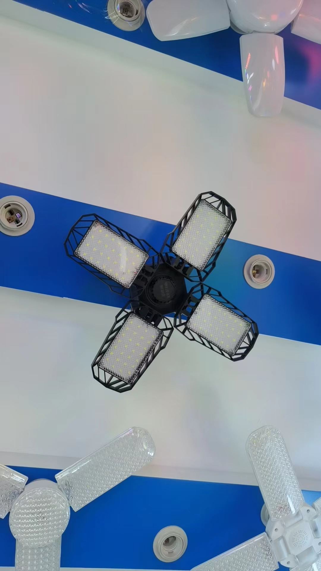 Luz LED plegable para garaje y taller