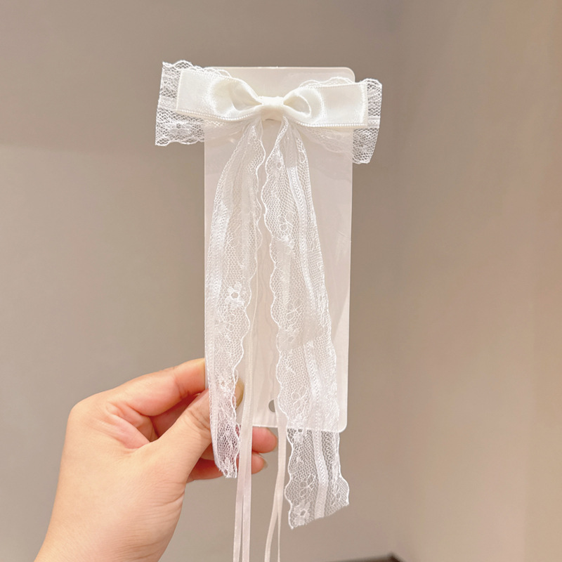 Бежевая заколка для волос с бантиком