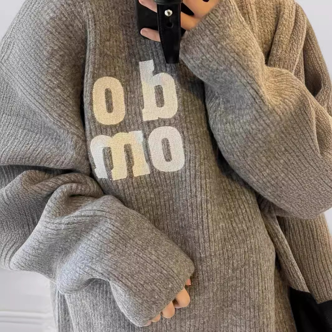 24 invierno Puyuan 2024 nueva moda pareja letras bordadas suéter relajado viento perezoso