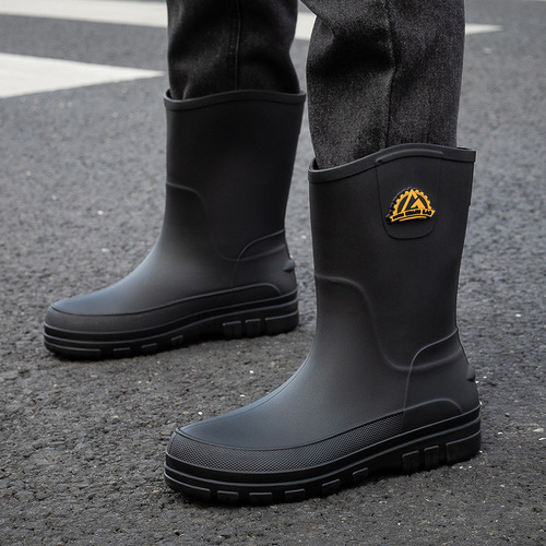 Cross-border waterproof men's rain boots stylish mid-calf thick warm rubber shoes work anti-slip fishing kitchen rain boots wholesale