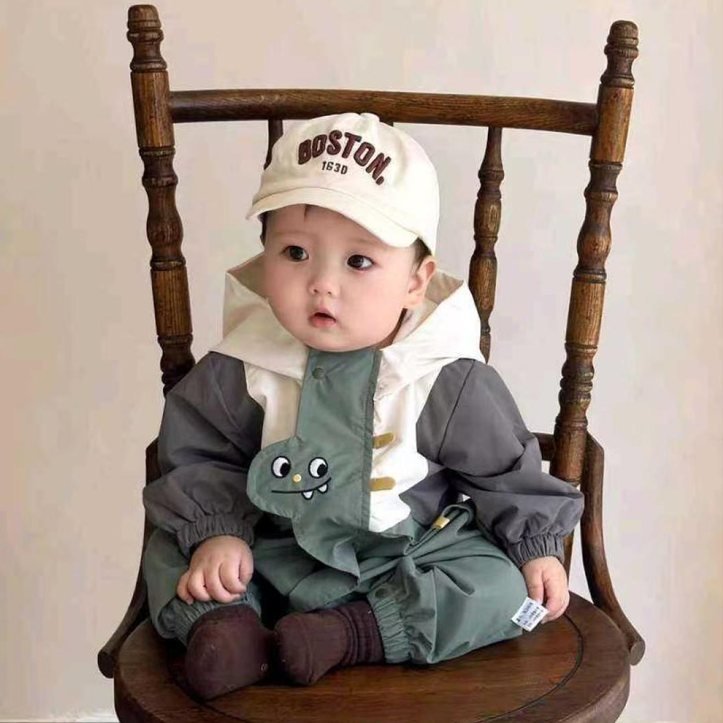 Baby spring and autumn style onesie for boys, double-layered super cute cartoon cartoon romper for toddlers.