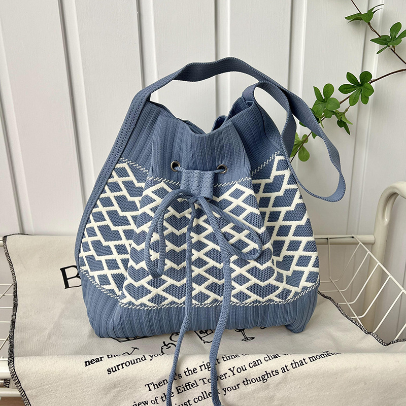 Bolsa de cubo de punto nuevo diseño japonés y coreano simple bolso de hombro de moda femenina versátil bolso portátil de viaje de verano