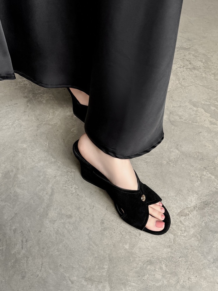 Sandal nữ da cừu hở mũi quai chéo gót xuồng 5 cm — màu nâu, Trang chủ, màu đen chi tiết 9