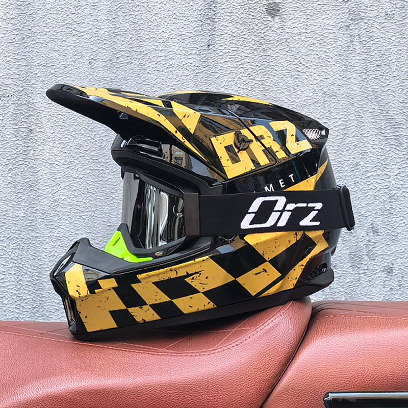 Casco todoterreno Casco de coche eléctrico Casco de rally para hombres y mujeres Casco de batería de descenso de velocidad de bicicleta de montaña Casco completo ORZ