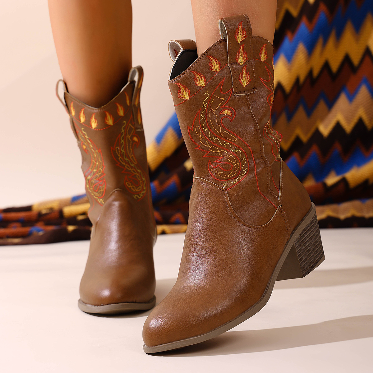 外贸大码女鞋2025秋冬季新款刺绣尖头粗跟中跟中筒西部牛仔靴女