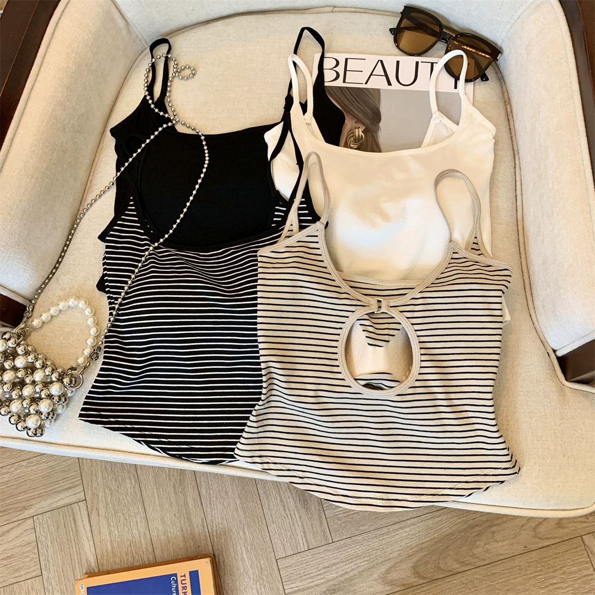 Повседневная и модная полосатая майка в стиле чистой страсти с фиксированной чашкой для похудения и универсальный топ