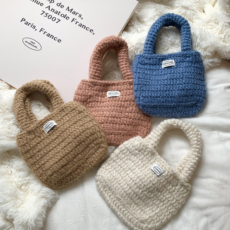 Bolsa de hombro, bolso de mochila para mujeres versátil 2025 nicho de diseño de la atmósfera versátil bolso de lana de punto, bolso de mano de tejido