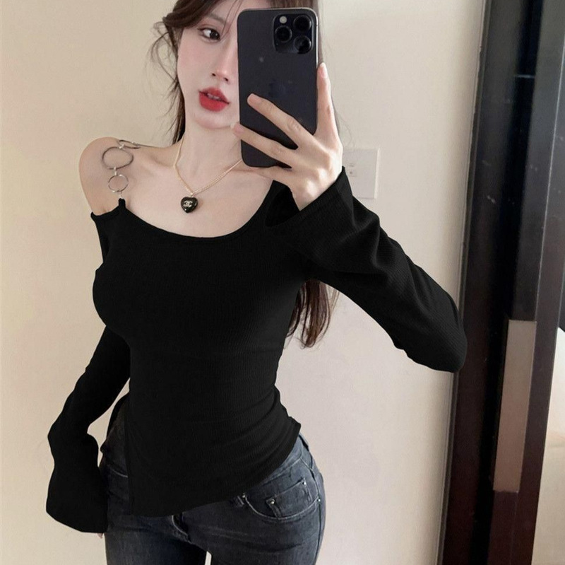 Sexy Style Short Long-Sleeved T-Shirt Top with Metal Ring Decoration on the Shoulder for Women, Spring and Autumn Slim Fit Inner Layering Shirt
