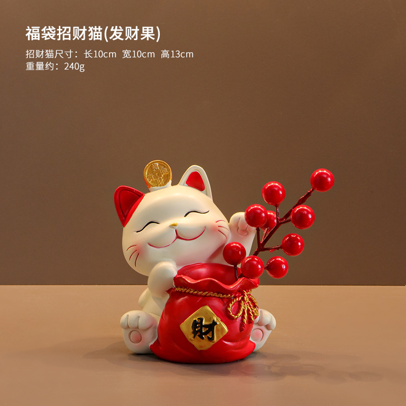 玄関のプレゼント柿の家の猫は家に入ることを手配します。|undefined
