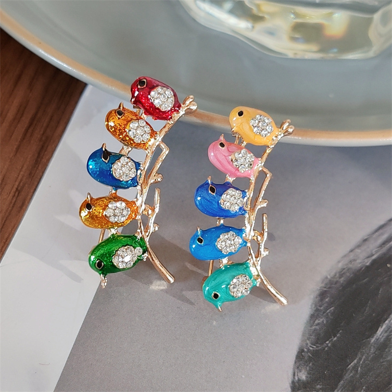 Foreign trade cartoon cute colorful 5 bird brooch high-grade enamel drop oil colored glaze Diamond animal scarf buckle