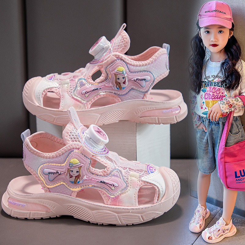 Sandalias deportivas para niñas 2025, nuevas sandalias de verano con punta cerrada y diseño hueco, zapatos de princesa con hebilla giratoria, zapatos de playa para niños image 4