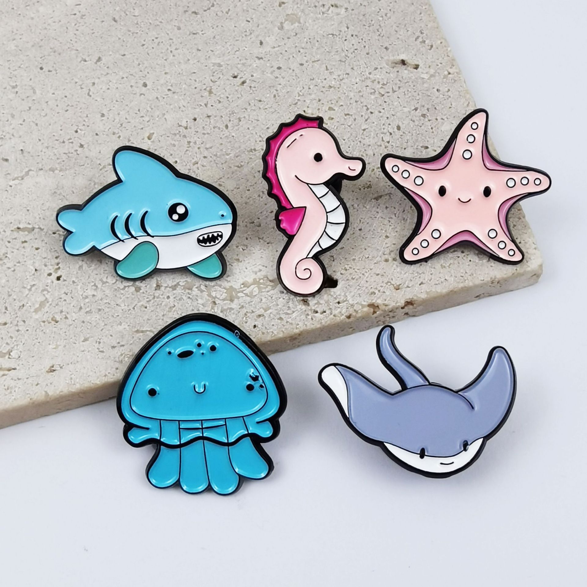 Broche de vida marina de dibujos animados, accesorios de ropa de estilo lindo, insignias, bolsos decorativos de ins transfronterizos, insignias de metal image 3