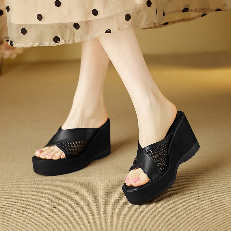 Sandal cao gót nữ mũi cá dày đế xuồng, chất liệu da bò đầu, thiết kế đan rỗng quai ngang — đen