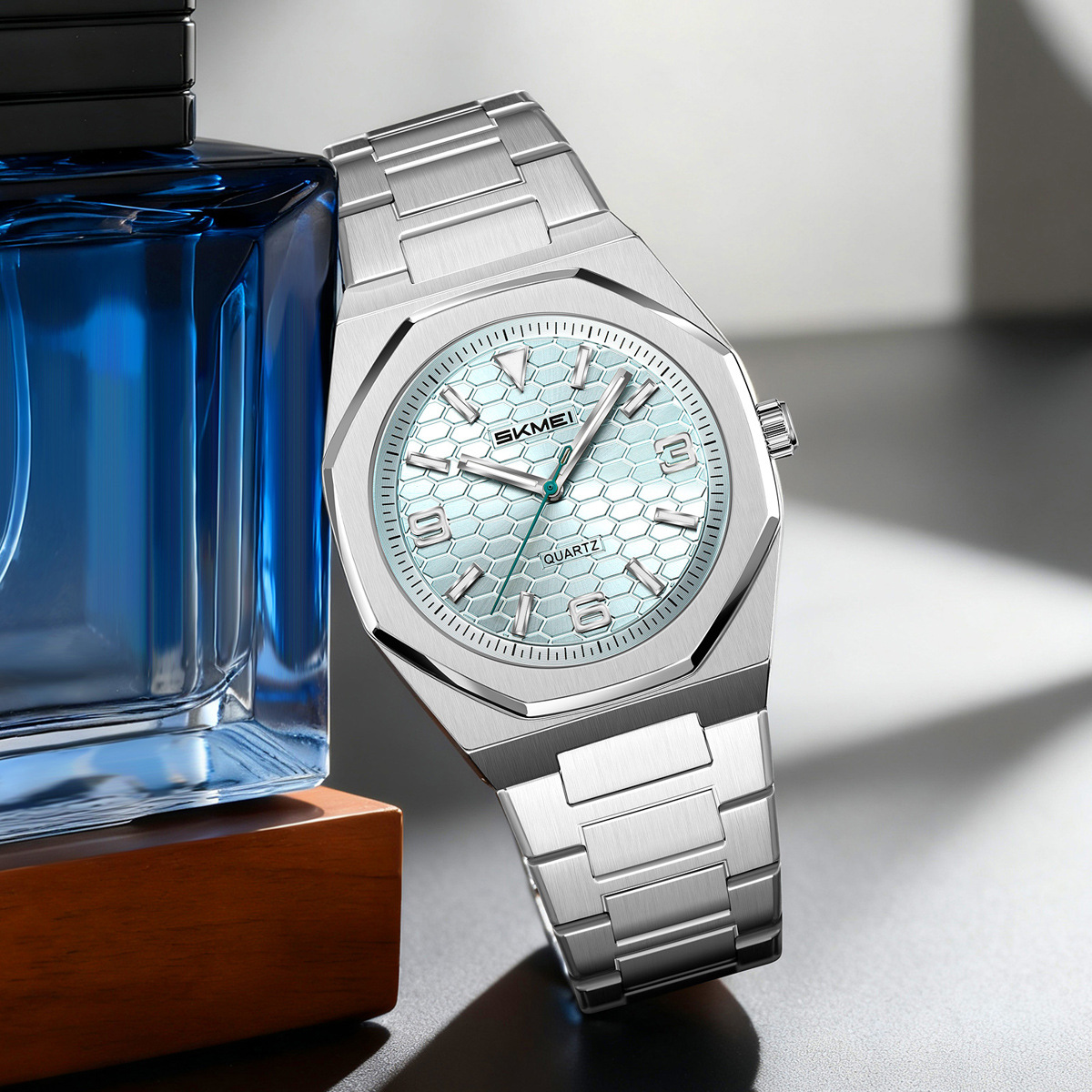 Momento de belleza simple reloj de hombre nocturno impermeable reloj de cuarzo correa de acero reloj de hombre de negocios ocio suministro transfronterizo