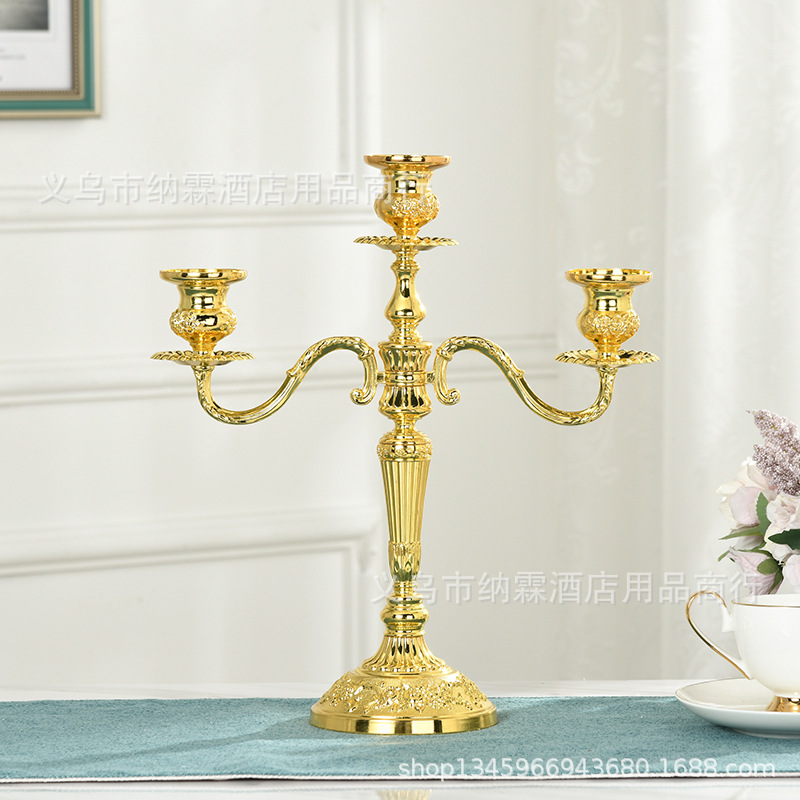 Candelabro de tres cabezas de lujo chapado en oro de aleación de metal plateado de gama alta de aleación Europea Home Hotel KTV Classic