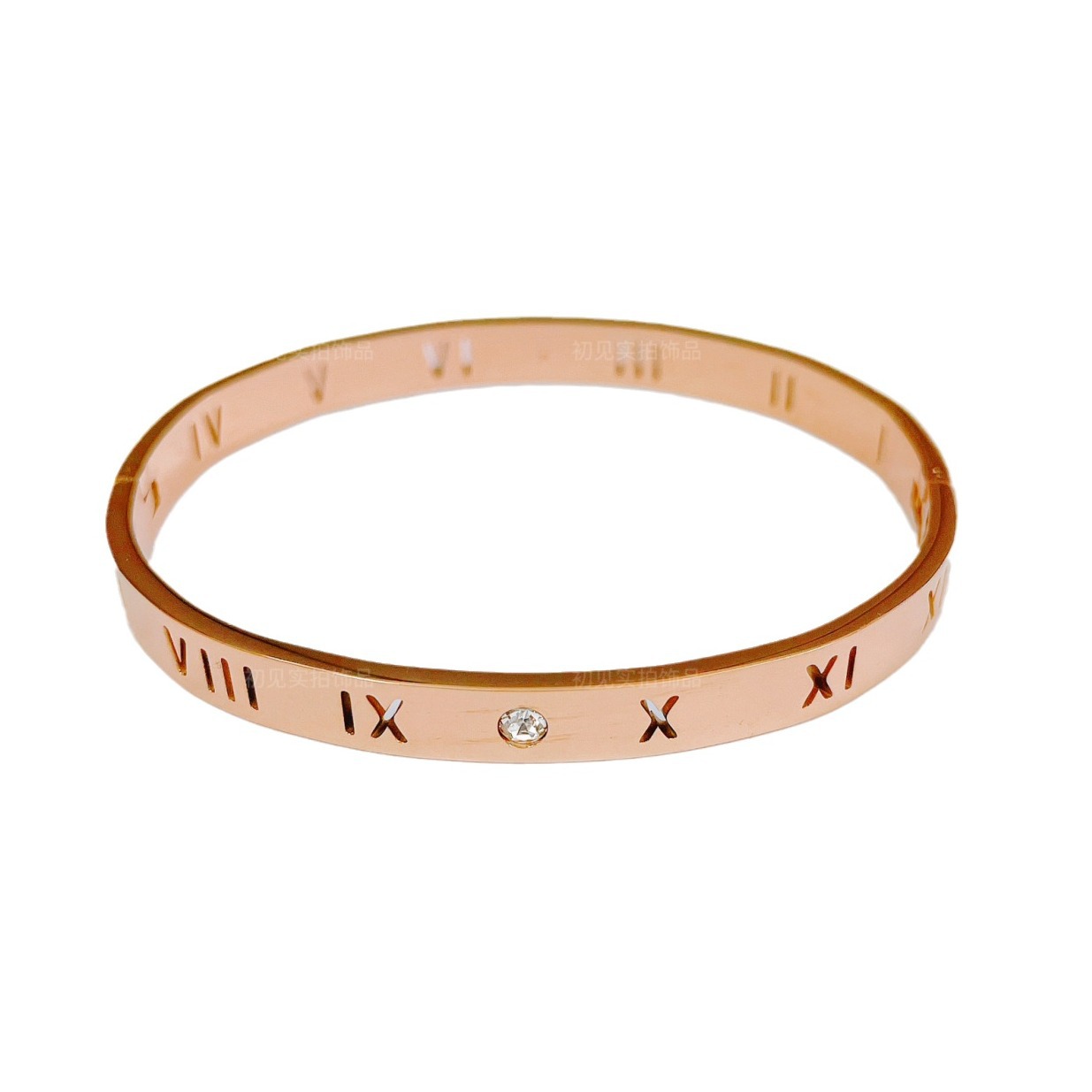 Agujero romano brillante transfronterizo Europa y América pulsera de acero de titanio para mujeres no se desvanece pulsera de hebilla dorada nueva joyería