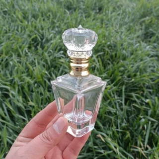 异形香水瓶 现货 60ml卡口四方锥形香水瓶 晶白料亚克力盖香水瓶