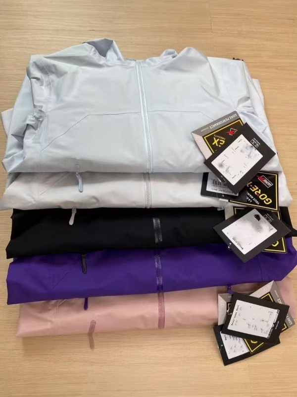 Taizhou Outdoor Bird Home Mismo estilo ligero BETA JK nueva chaqueta de montañismo resistente al viento e impermeable LOGO