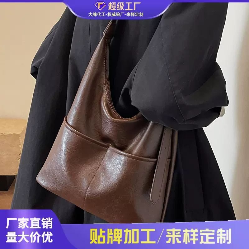 水桶包包女2025新款潮秋冬高级感百搭今年流行女士复古单肩斜挎包