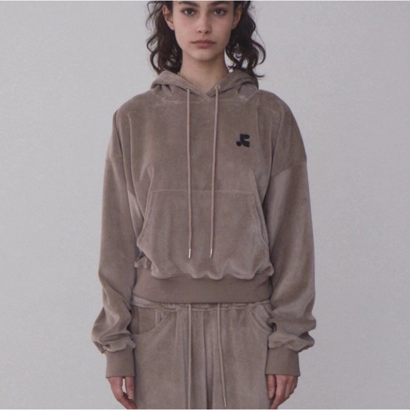 Niche fashion brand Restandrecreation's new velvet set features a loose, short, hooded women's sweatshirt