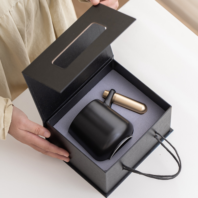 Taza de mango de metal original Taza de cerámica Taza de café Taza de agua Tallado LOGO Grabado de regalo de alta gama