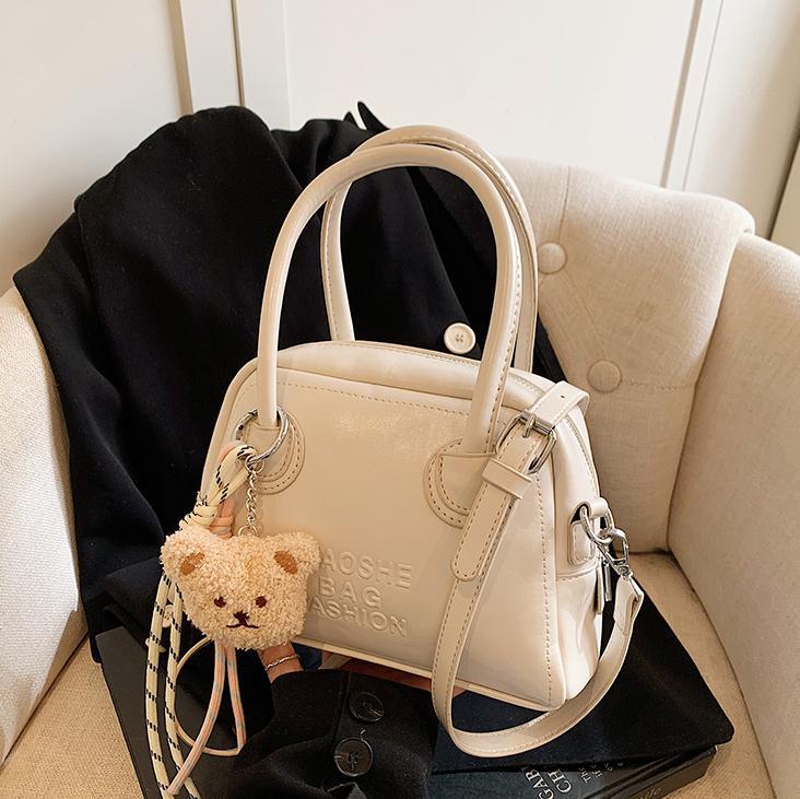 Este año, la moda de bolos de mano súper caliente para mujeres 2025 nuevo estilo coreano, textura casual, mochila de hombro