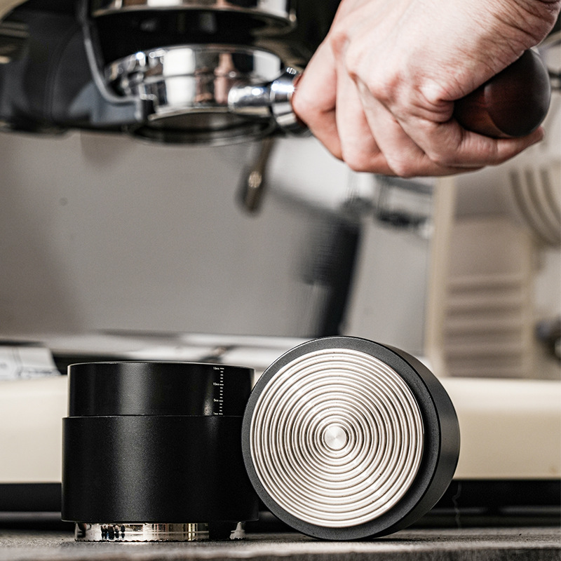 Mezclador de polvo de tela de café polvo en polvo aguja tres en uno polvo de estiramiento constante prensa de martillo en polvo con escala