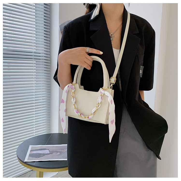 Retro Popular Small Fashion Women 2021 New Korean Style Fashion Solid Color Silk Scarf Thick Chain Shoulder Crossbody Baguette Bag display picture 14