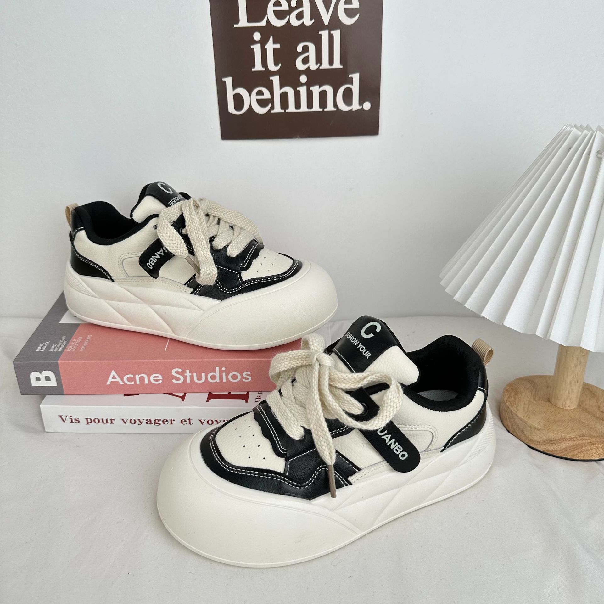 Yuanbo estudiantes zapatos blancos de suela gruesa para mujeres 2024 primavera coreana alta zapatos de skate casuales zapatos de pan pequeños zapatos blancos feos