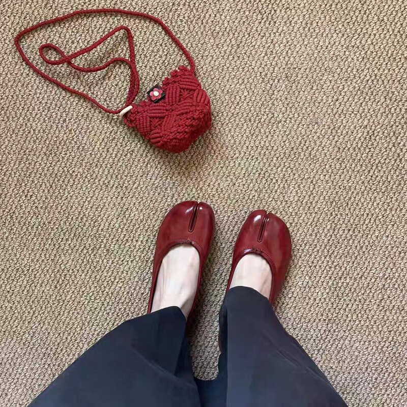 In-Stock High-End Style Internal Height-Increasing Pig-Toe Shoes, Flat Split-Toe Single Shoes, Soft-Soled Mary Jane Stunning Leather Shoes, Women's Loafers