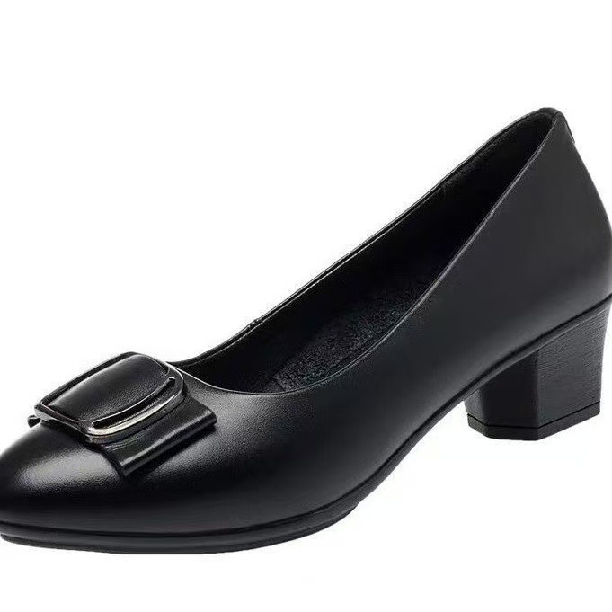 2026 otoño nuevos zapatos de trabajo cómodos de madres de mediana edad zapatos de cuero de mujer zapatos de tacón bajo negro image 5
