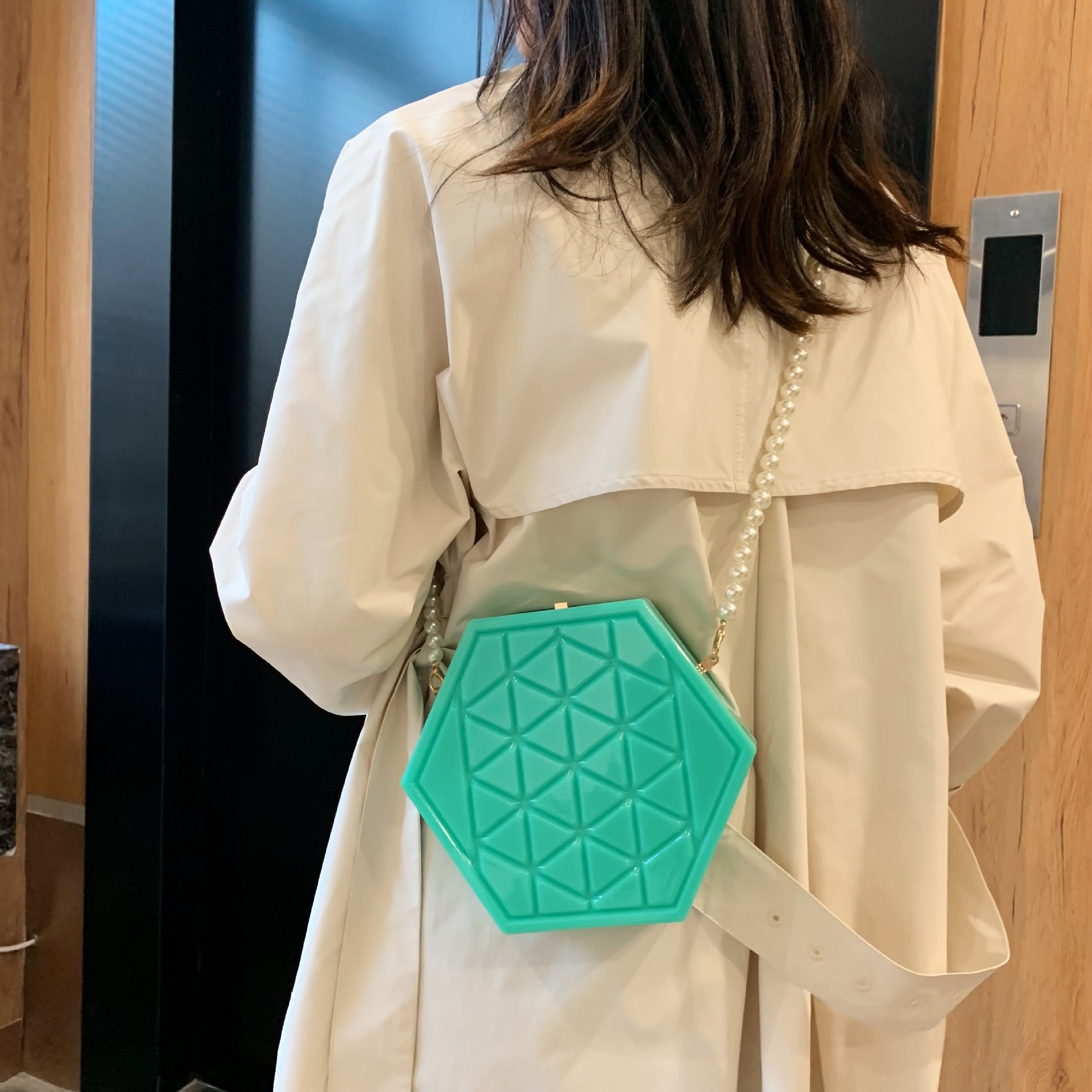2021 Autumn And Winter New Internet Celebrity Acrylic Box Bag Women's Classic Style Rhombus Water Cube Personalized Crossbody Dinner display picture 24