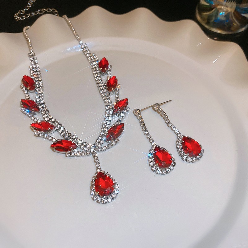 Collar de aretes cuadrados con incrustaciones de diamantes de dos piezas de moda, lujo ligero, collar de alta gama, temperamento exquisito, conjunto de joyas de todo fósforo