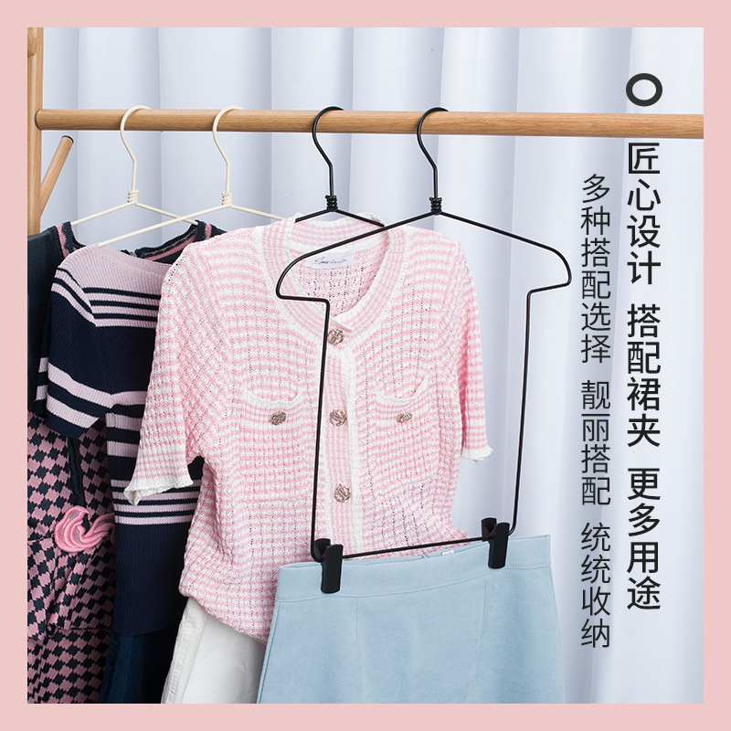 大人の子供のワンピースのスーツのハンガーとクリップのセットと服を掛けます。|undefined