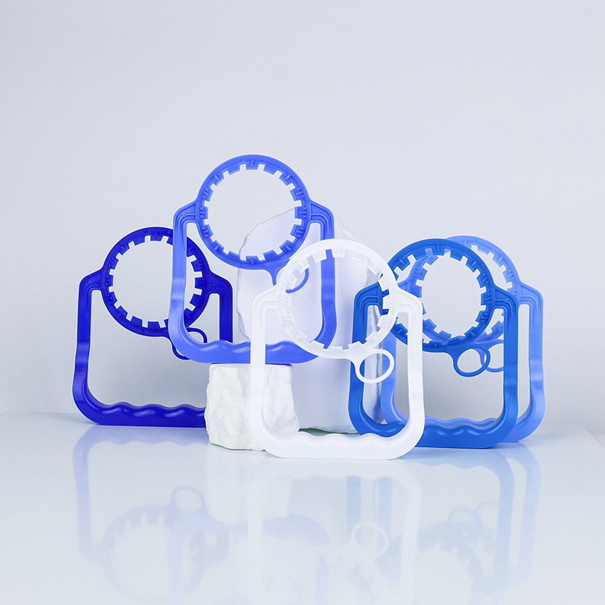 Fábrica de fuente al por mayor 55 calibre botella de bebidas PE mango botella de agua potable desechable mango mango de plástico