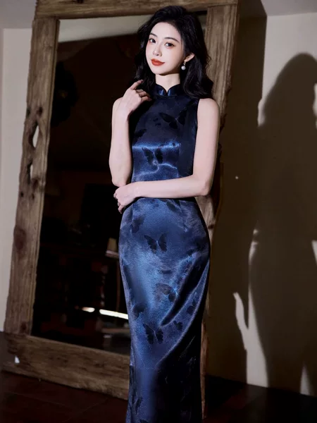 Sleeveless Iridescent Flowing Long Cheongsam, Modernized Young Style 2026 New Model, High-End Women's Dress for Summer
