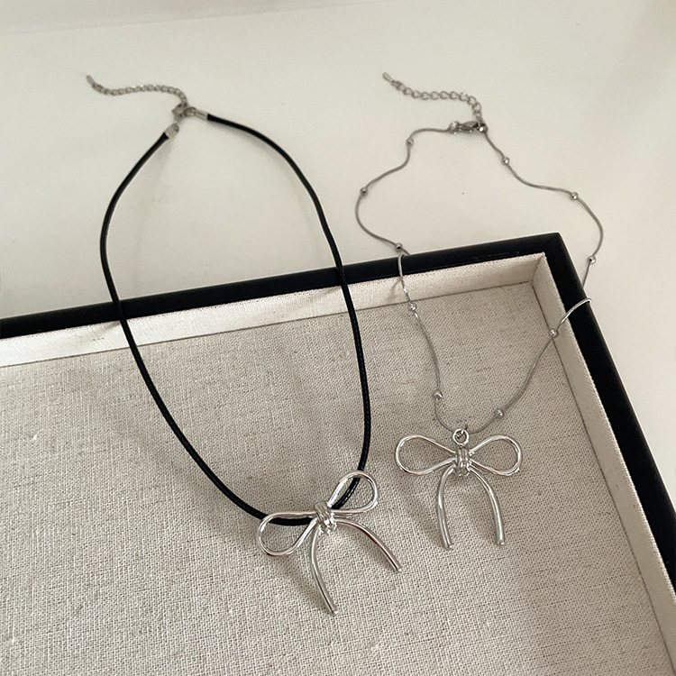Women's Bow Leather Necklace Design