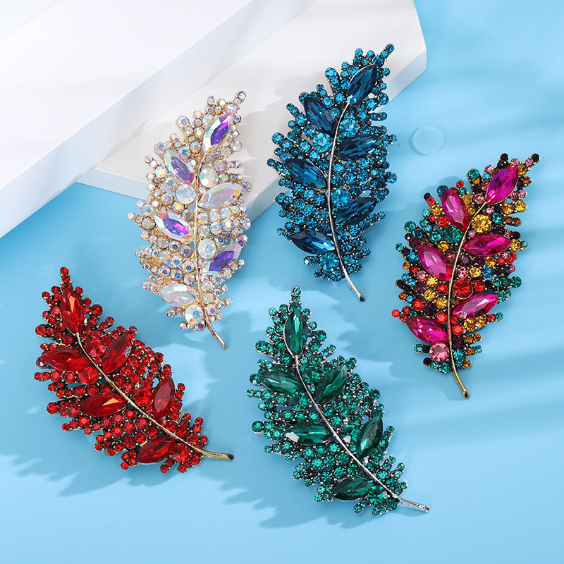 Alloy Material Leaf Pattern Women'S Gender Simple Style Shiny Pin Leaf Alloy Inlay Rhinestones Women'S Brooches