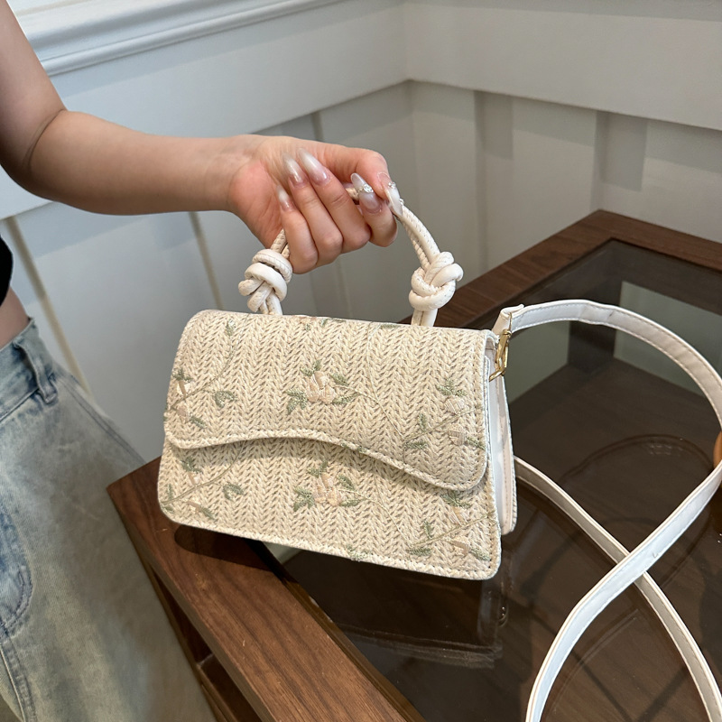 This year's fashion handbag 2024 spring and summer new Korean version of all-match straw gentle cross-body small square bag