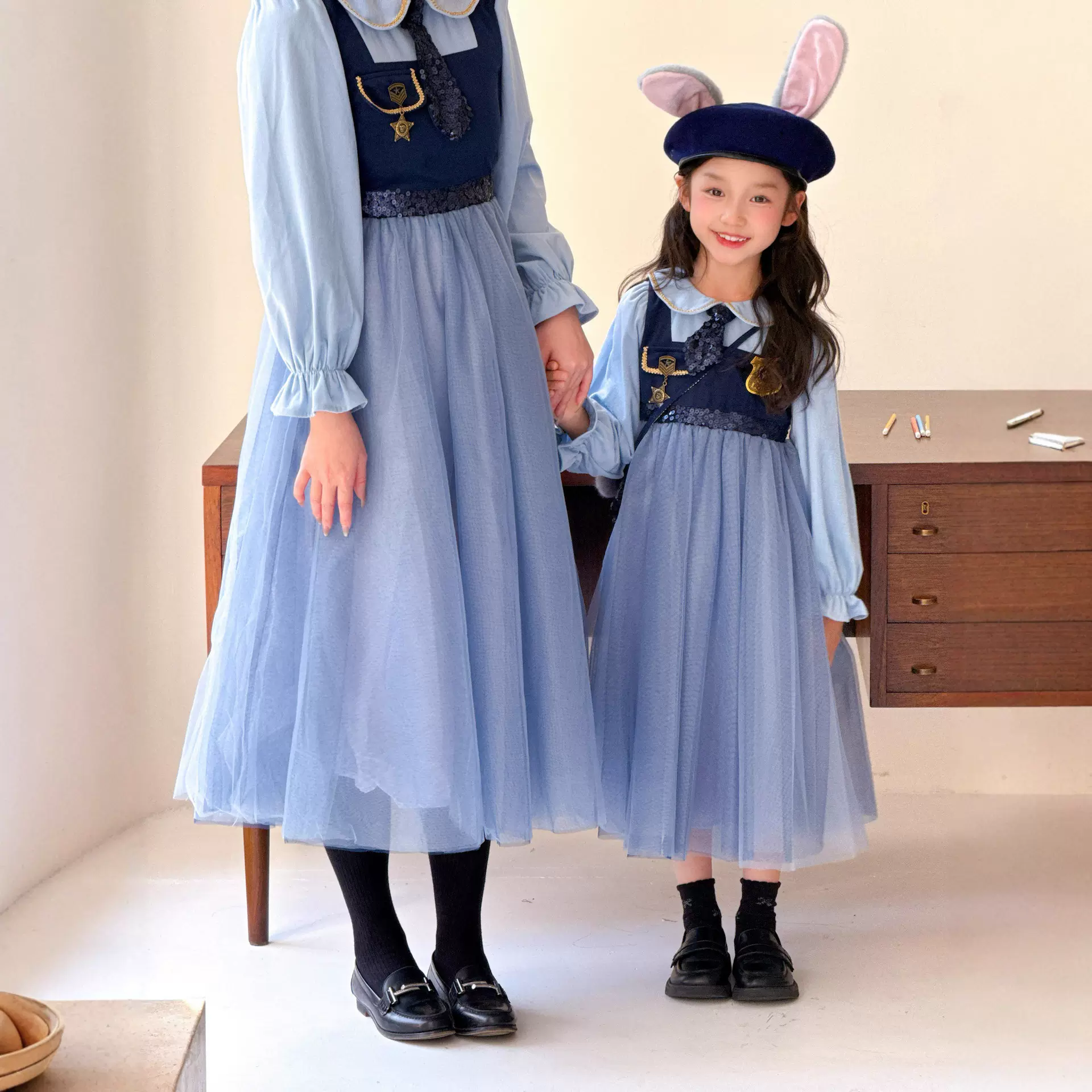厂家女童连衣裙春秋款2025儿童朱迪兔子警官裙蓬蓬网纱公主裙亲子